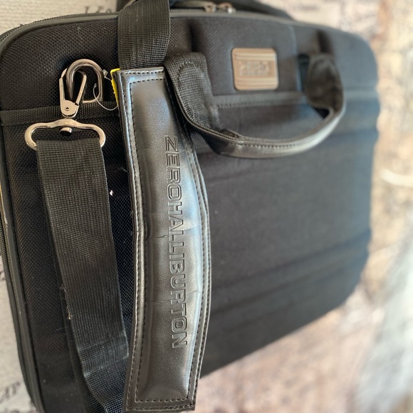 Used ZERO HALLIBURTON great condition with strap - Picture 2 of 7
